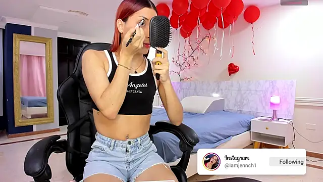 Snapshot of charolbruce_1 chatting on June 9, 11:55 am charolbruce 1 online show from June 9, 11:55 am