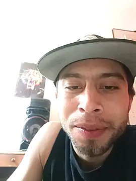Snapshot of Mich_Stev9524 chatting on February 4, 9:09 pm Mich Stev9524 online show from February 4, 9:09 pm