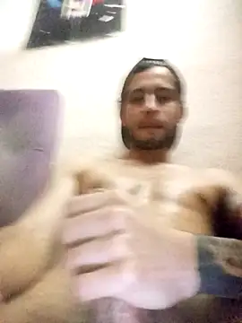 Snapshot of Mich_Stev9524 chatting on March 2, 12:13 am Mich Stev9524 online show from March 2, 12:13 am