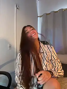 Snapshot of emmily_d chatting on May 2, 6:35 pm emmily d online show from May 2, 6:35 pm