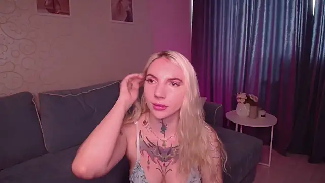 Snapshot of AnneTenet chatting on September 13, 9:20 am AnneTenet online show from September 13, 9:20 am