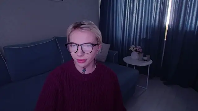 Snapshot of AnneTenet chatting on October 3, 9:28 am AnneTenet online show from October 3, 9:28 am