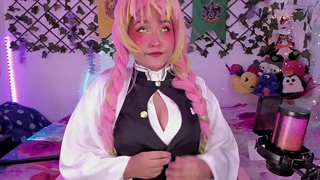 Snapshot of cutepie_uwu_ chatting on January 8, 7:56 pm cutepie uwu  online show from January 8, 7:56 pm