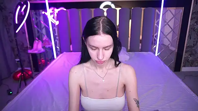 Snow WhiteeeX online show from April 11, 5:45 am