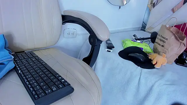 Snapshot of ninaht chatting on October 18, 8:31 pm ninaht online show from October 18, 8:31 pm