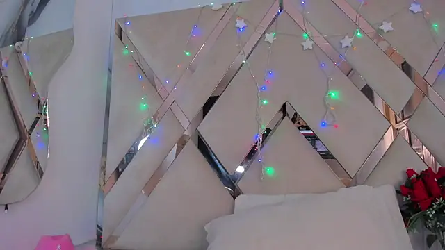 Snapshot of ninaht chatting on December 18, 9:32 pm ninaht online show from December 18, 9:32 pm