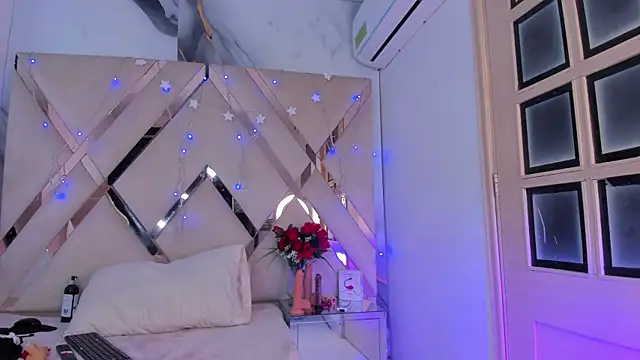 Snapshot of ninaht chatting on December 21, 9:00 pm ninaht online show from December 21, 9:00 pm