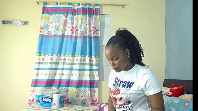 Snapshot of Madison__12 chatting on February 13, 2:12 am Madison  12 online show from February 13, 2:12 am