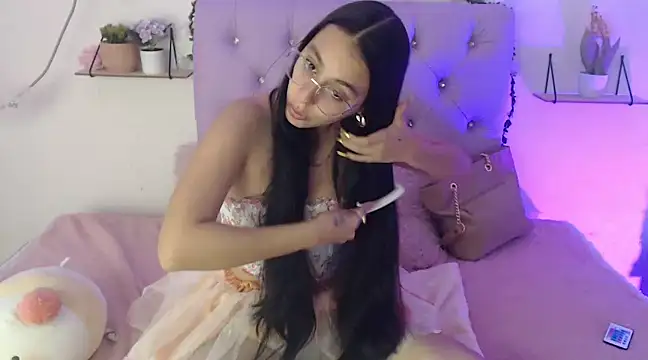 Snapshot of Freyja_01 chatting on March 3, 10:31 pm Freyja 01 online show from March 3, 10:31 pm