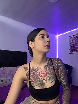 Snapshot of Alice_woodville chatting on December 8, 7:11 pm Alice woodville online show from December 8, 7:11 pm