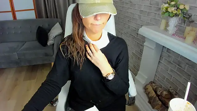 Snapshot of Elizabe_th chatting on January 25, 8:42 pm Elizabe th online show from January 25, 8:42 pm