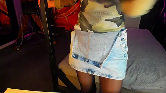 Snapshot of Elizabe_th chatting on February 17, 9:19 pm Elizabe th online show from February 17, 9:19 pm