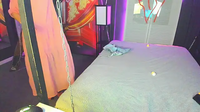 Snapshot of Elizabe_th chatting on February 18, 3:31 am Elizabe th online show from February 18, 3:31 am