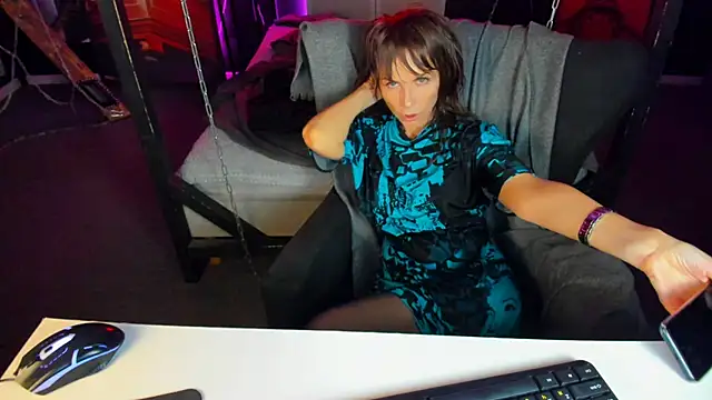 Snapshot of Elizabe_th chatting on March 16, 4:09 am Elizabe th online show from March 16, 4:09 am