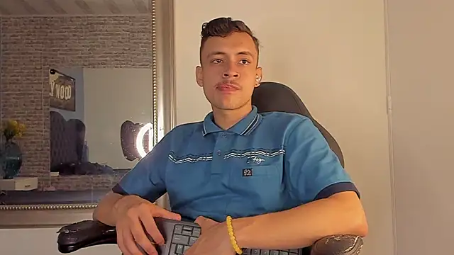 Desmon Clark online show from September 29, 9:52 pm