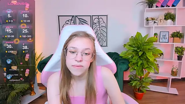 LayriantaVee online show from February 1, 1:20 pm