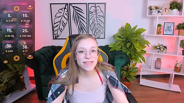 LayriantaVee online show from February 23, 1:21 pm