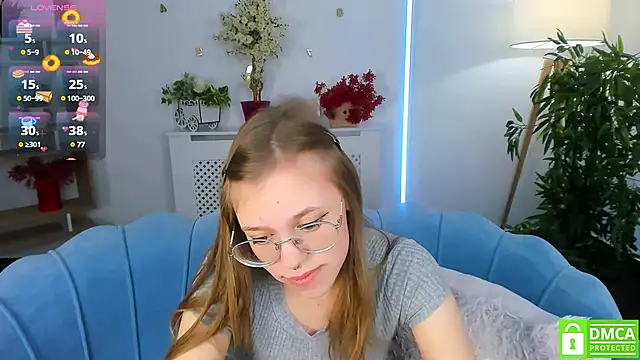 LayriantaVee online show from February 25, 1:28 pm