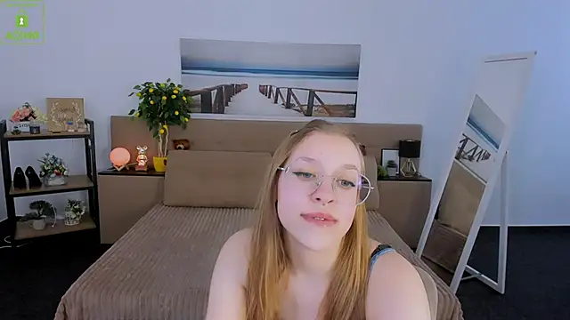 LayriantaVee online show from March 6, 10:09 am