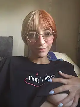 Snapshot of Dani_pegin chatting on April 21, 3:28 pm Dani pegin online show from April 21, 3:28 pm