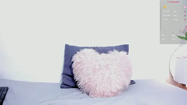 shysweets online show from April 15, 8:31 pm