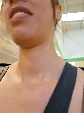 Snapshot of Hanna_Charming chatting on June 9, 7:03 pm Hanna Charming online show from June 9, 7:03 pm