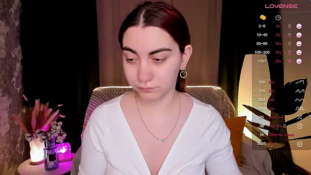 Snapshot of hannacheekss_ chatting on February 6, 1:54 am hannacheekss online show from February 6, 1:54 am