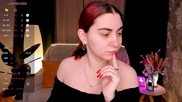 Snapshot of hannacheekss_ chatting on February 10, 2:04 am hannacheekss online show from February 10, 2:04 am