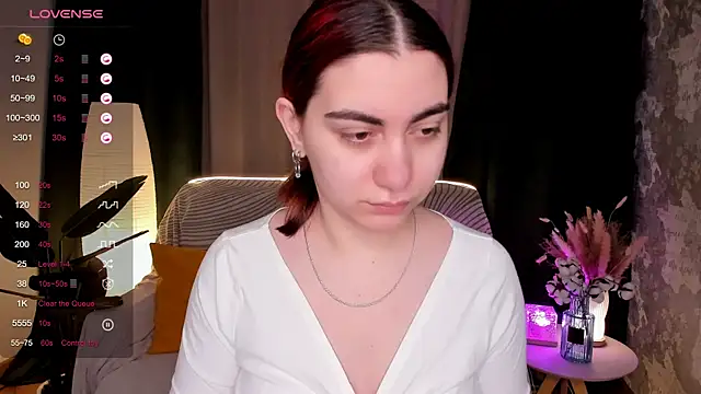 Snapshot of hannacheekss_ chatting on February 11, 2:16 am hannacheekss online show from February 11, 2:16 am