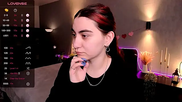 hannacheekss  online show from March 12, 2:07 am