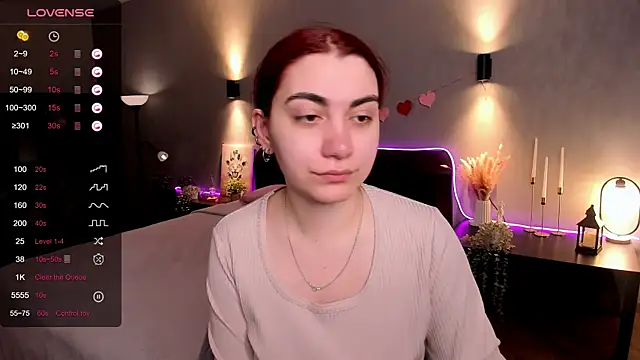 hannacheekss  online show from April 15, 2:07 am