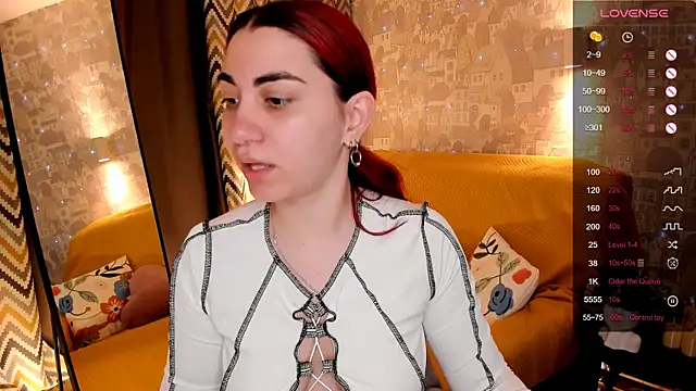 Snapshot of hannacheekss_ chatting on June 26, 2:05 am hannacheekss online show from June 26, 2:05 am