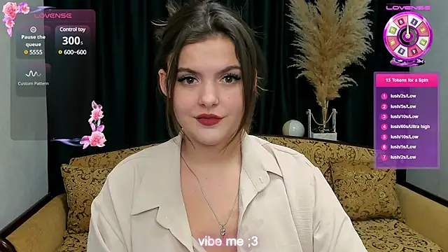 Snapshot of showmeparadise chatting on December 26, 5:37 am showmeparadise online show from December 26, 5:37 am