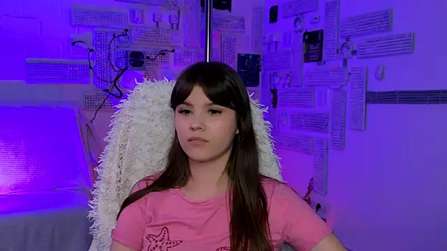 Snapshot of EvaThopson chatting on April 25, 1:41 pm EvaThopson online show from April 25, 1:41 pm