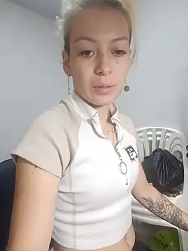 Snapshot of Tefannyy_ chatting on June 1, 3:25 pm Tefannyy online show from June 1, 3:25 pm