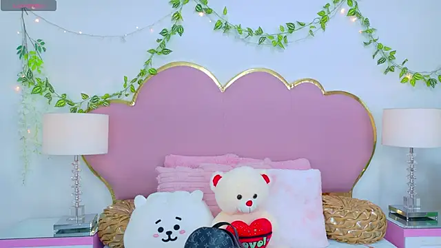 NahiaraReina online show from November 14, 1:43 pm