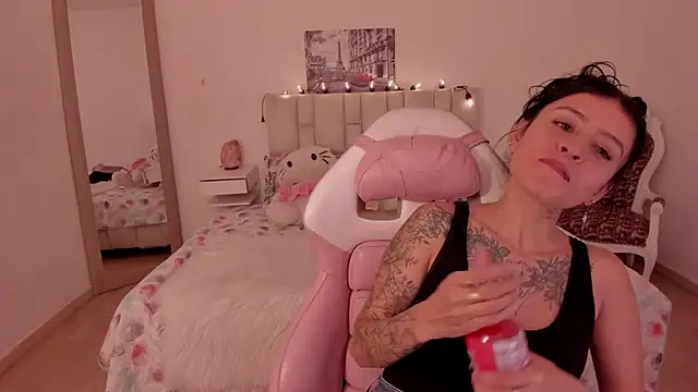 Snapshot of yenny_garcia chatting on February 11, 6:24 pm yenny garcia online show from February 11, 6:24 pm