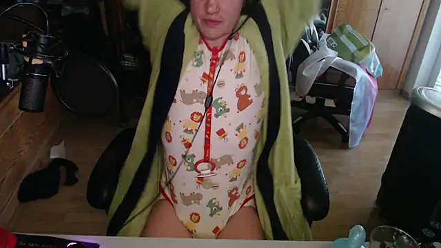 Snapshot of BabyDracoDarkfang chatting on April 17, 6:38 am BabyDracoDarkfang online show from April 17, 6:38 am