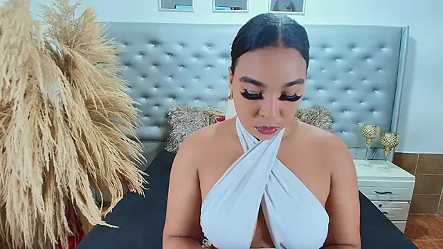 EileenBenzon online show from February 22, 4:09 pm