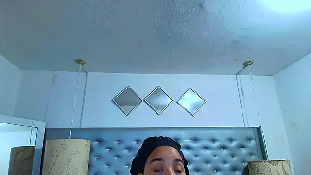 EileenBenzon online show from March 18, 4:04 am