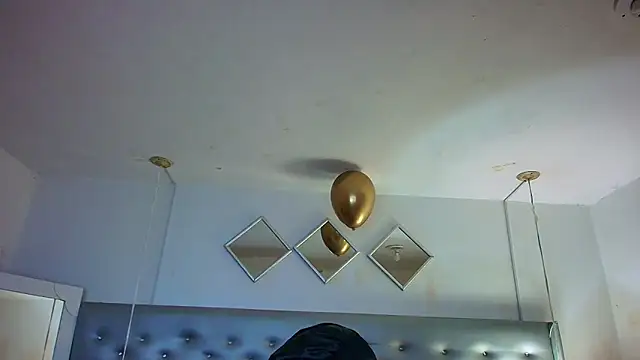 EileenBenzon online show from April 9, 3:28 am