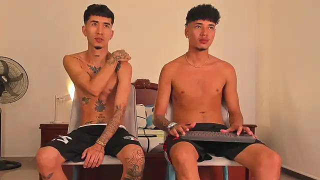 Snapshot of Ian_and_Noah chatting on September 8, 11:59 pm Ian and Noah online show from September 8, 11:59 pm