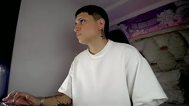 Snapshot of Brayan_lopezz chatting on May 1, 3:33 am Brayan lopezz online show from May 1, 3:33 am