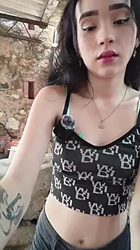 Snapshot of sweet_outdoor_charm chatting on April 24, 3:36 pm sweet outdoor charm online show from April 24, 3:36 pm