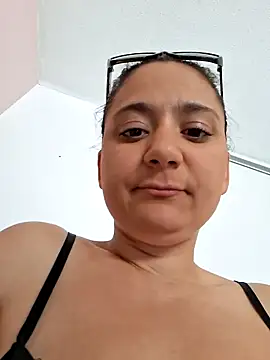 Snapshot of Nell-X chatting on June 10, 11:31 am Nell-X online show from June 10, 11:31 am