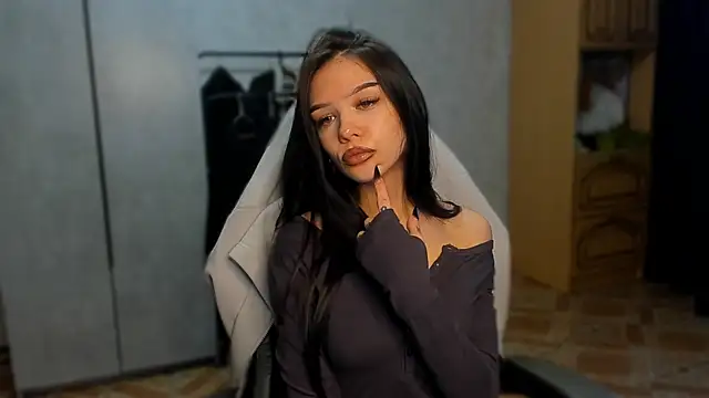 Snapshot of SweetyDeviliya chatting on May 15, 2:35 pm SweetyDeviliya online show from May 15, 2:35 pm
