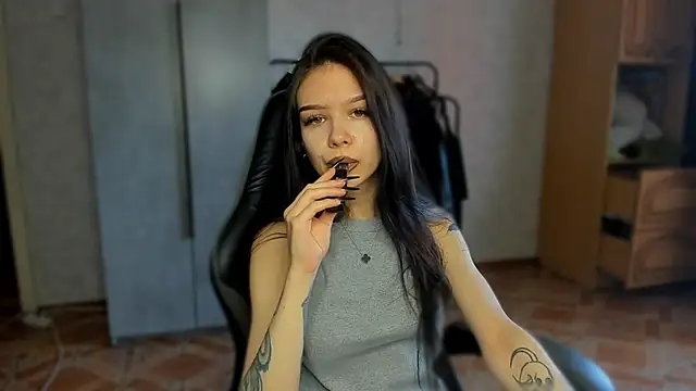Snapshot of SweetyDeviliya chatting on May 29, 5:49 am SweetyDeviliya online show from May 29, 5:49 am