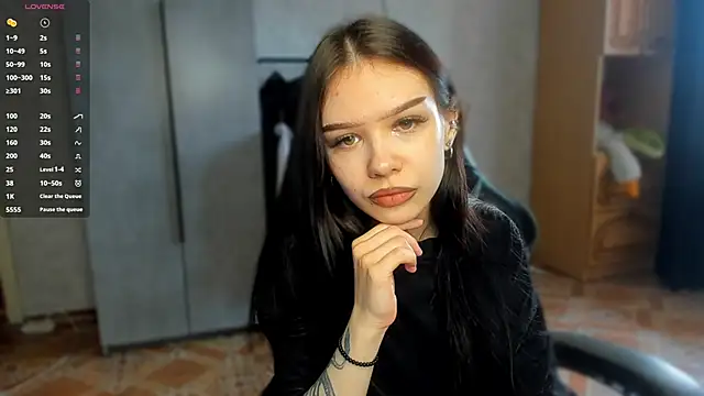 Snapshot of SweetyDeviliya chatting on June 11, 8:23 am SweetyDeviliya online show from June 11, 8:23 am