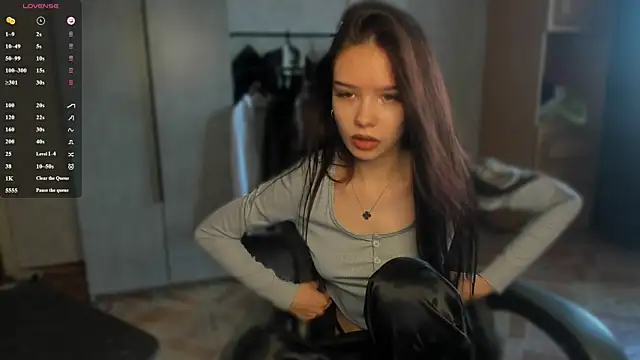 Snapshot of SweetyDeviliya chatting on June 18, 4:02 am SweetyDeviliya online show from June 18, 4:02 am
