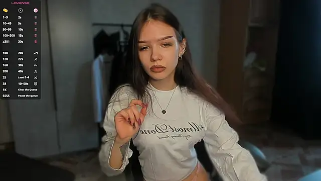 Snapshot of SweetyDeviliya chatting on June 20, 1:14 pm SweetyDeviliya online show from June 20, 1:14 pm